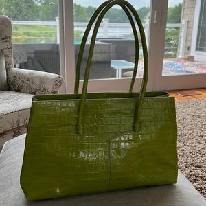 Beautiful green New without tags, Max by New York, purse.